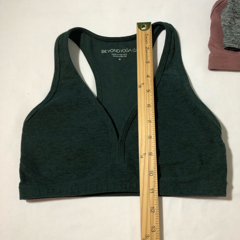 Beyond Yoga Lift Your Spirits Sports Bra (3) plunging v-neckline racerback M - Picture 4 of 8